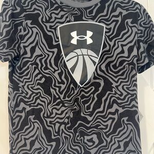 Under Armour Kids Black and Gray Patterned Tee